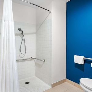Queen Room Mobility accessible
